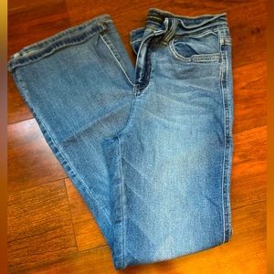 Flying Monkey high rise flare. Size 27 Length 30. No holes.